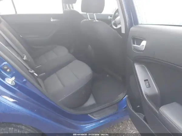3KPFK4A74JE236411 2018 KIA FORTE - Image 8