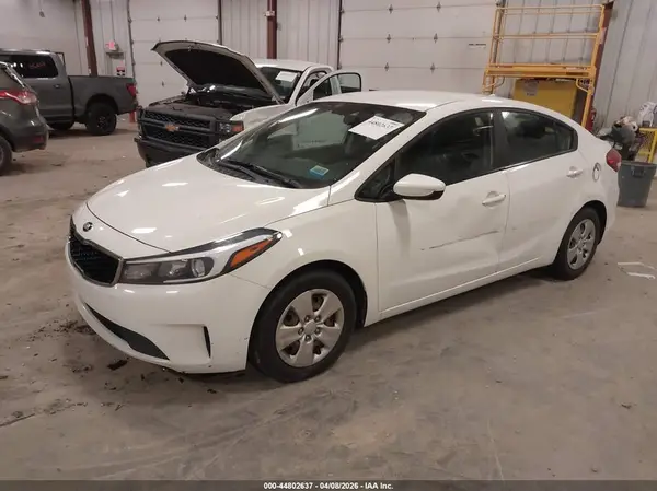 3KPFK4A74JE238563 2018 KIA FORTE - Image 2