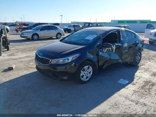 3KPFK4A74JE239051 2018 KIA FORTE - Image 2