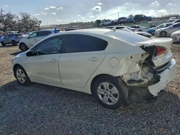 3KPFK4A74JE239213 2018 KIA FORTE - Image 2