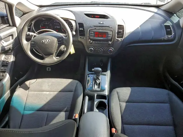 3KPFK4A74JE239213 2018 KIA FORTE - Image 8