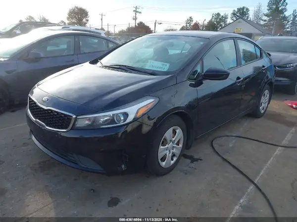 3KPFK4A74JE240572 2018 KIA FORTE - Image 2