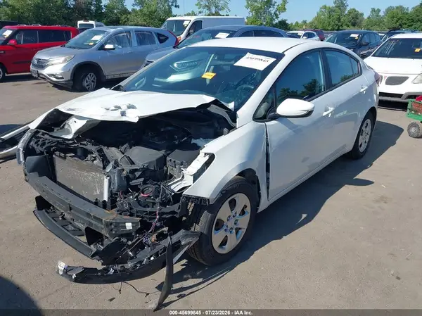3KPFK4A74JE241589 2018 KIA FORTE - Image 2