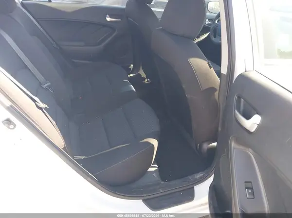3KPFK4A74JE241589 2018 KIA FORTE - Image 8