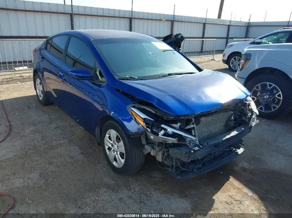 3KPFK4A74JE241754 2018 KIA FORTE - Image 1
