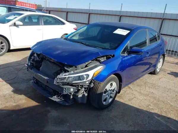 3KPFK4A74JE241754 2018 KIA FORTE - Image 2