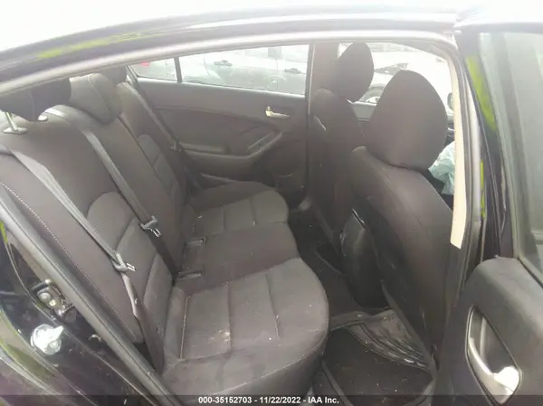 3KPFK4A74JE242399 2018 KIA FORTE - Image 8