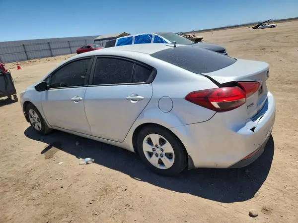 3KPFK4A74JE243682 2018 KIA FORTE - Image 2