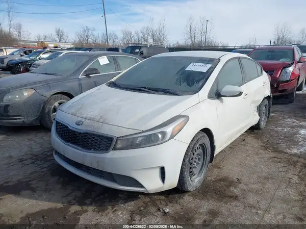 3KPFK4A74JE244721 2018 KIA FORTE - Image 2