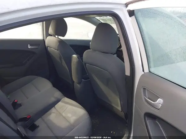 3KPFK4A74JE244721 2018 KIA FORTE - Image 8