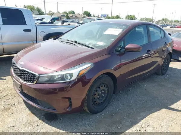 3KPFK4A74JE245061 2018 KIA FORTE - Image 2