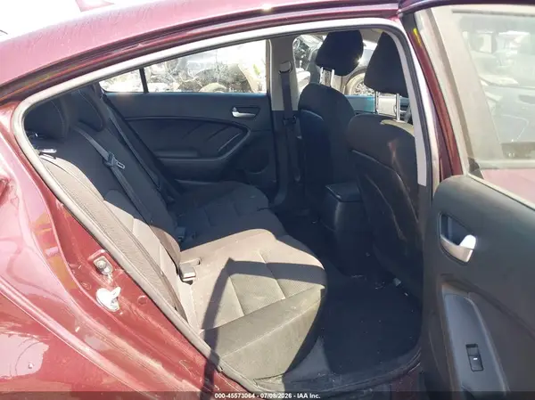 3KPFK4A74JE245061 2018 KIA FORTE - Image 8