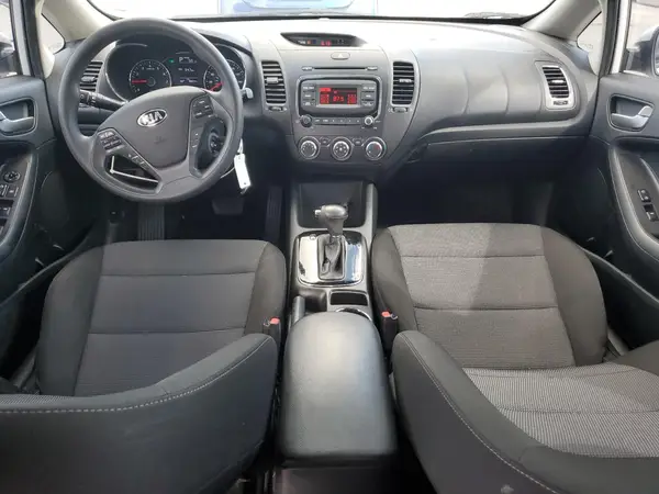 3KPFK4A74JE245657 2018 KIA FORTE - Image 8
