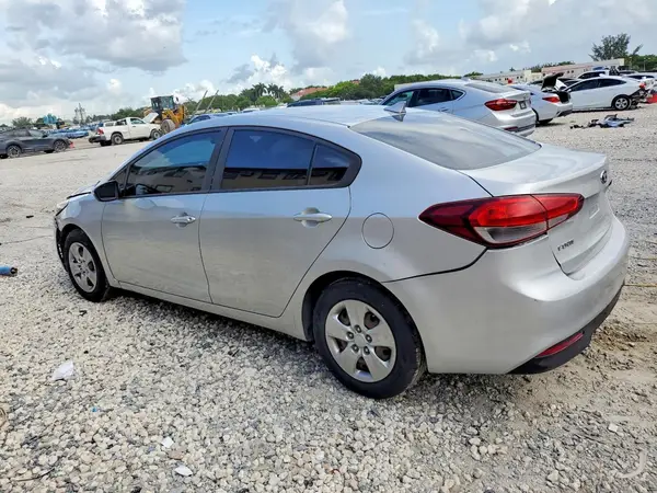 3KPFK4A74JE245741 2018 KIA FORTE - Image 2