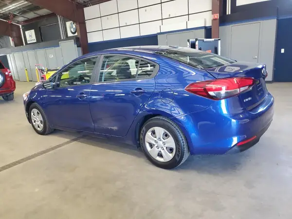 3KPFK4A74JE245853 2018 KIA FORTE - Image 2