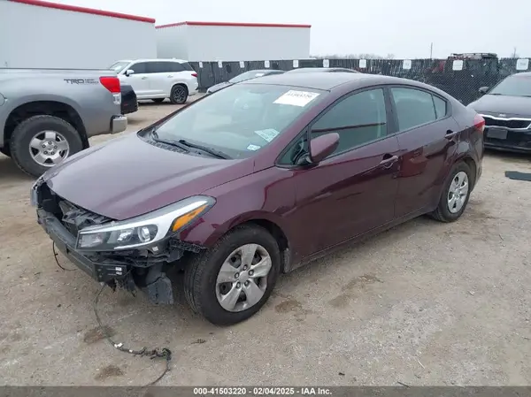 3KPFK4A74JE246016 2018 KIA FORTE - Image 2