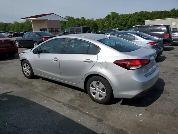 3KPFK4A74JE246386 2018 KIA FORTE - Image 2