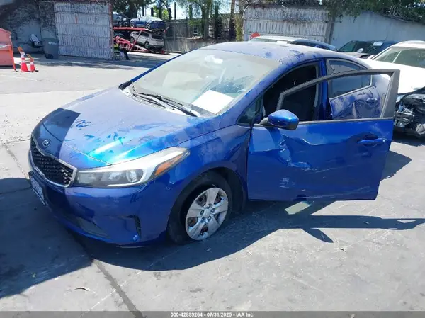 3KPFK4A74JE246596 2018 KIA FORTE - Image 2