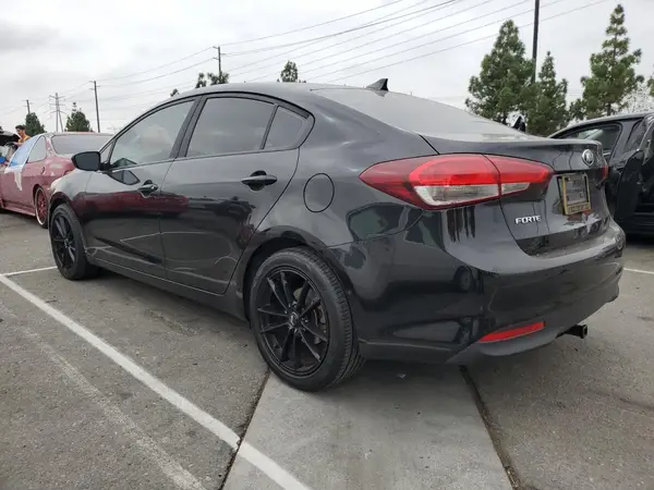 3KPFK4A74JE248431 2018 KIA FORTE - Image 2