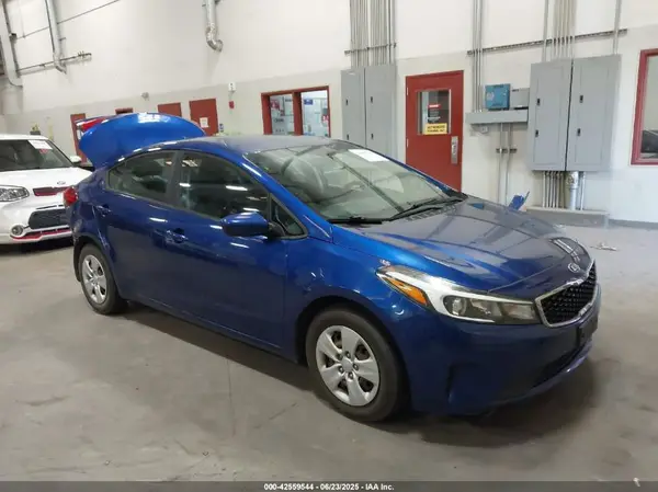3KPFK4A74JE252897 2018 KIA FORTE - Image 1