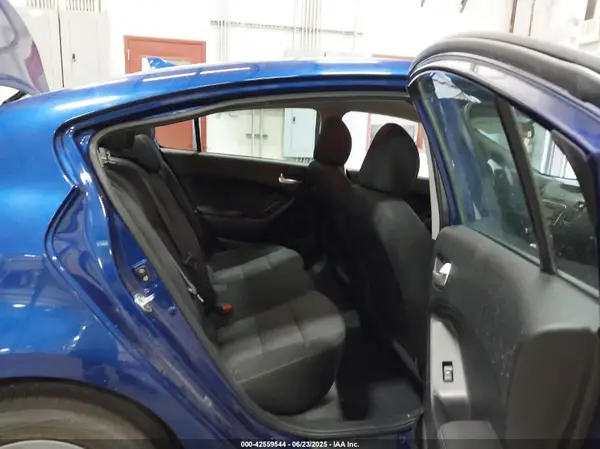 3KPFK4A74JE252897 2018 KIA FORTE - Image 8
