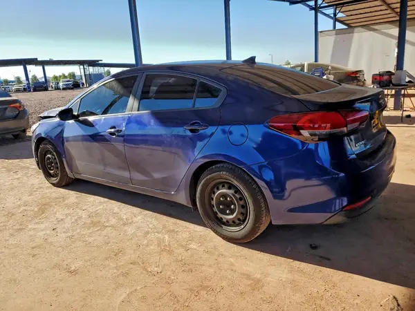 3KPFK4A74JE252916 2018 KIA FORTE - Image 2