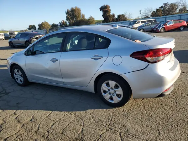 3KPFK4A74JE254231 2018 KIA FORTE - Image 2