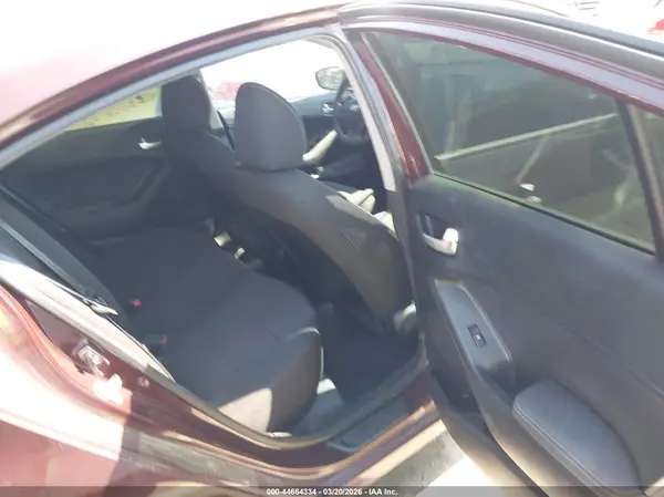 3KPFK4A74JE254956 2018 KIA FORTE - Image 8