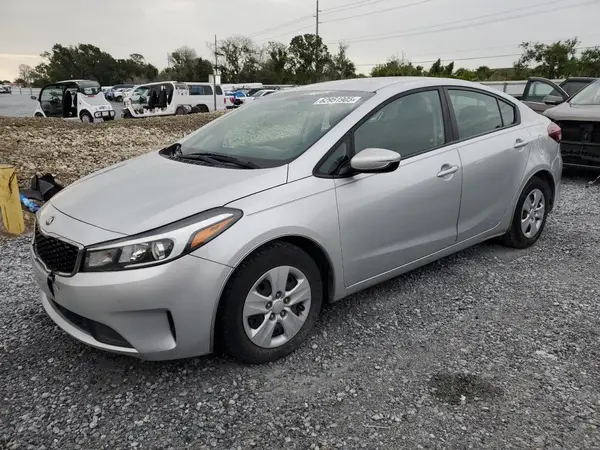 3KPFK4A74JE257677 2018 KIA FORTE - Image 1
