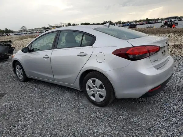3KPFK4A74JE257677 2018 KIA FORTE - Image 2