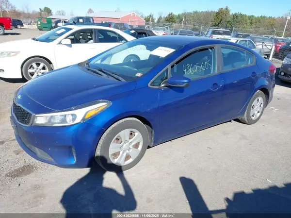 3KPFK4A74JE258120 2018 KIA FORTE - Image 2