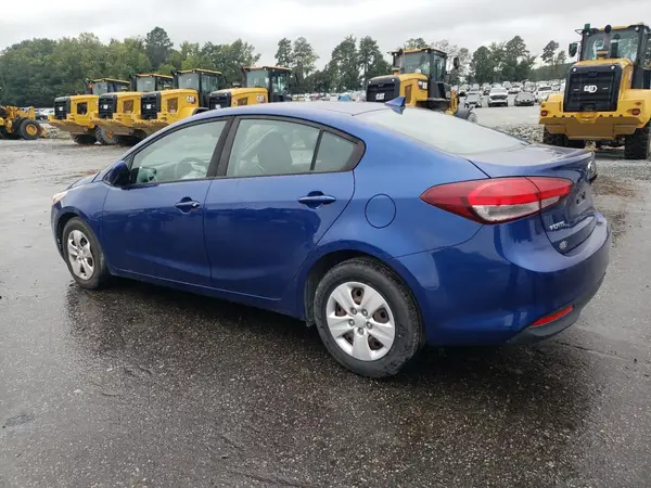 3KPFK4A74JE258165 2018 KIA FORTE - Image 2