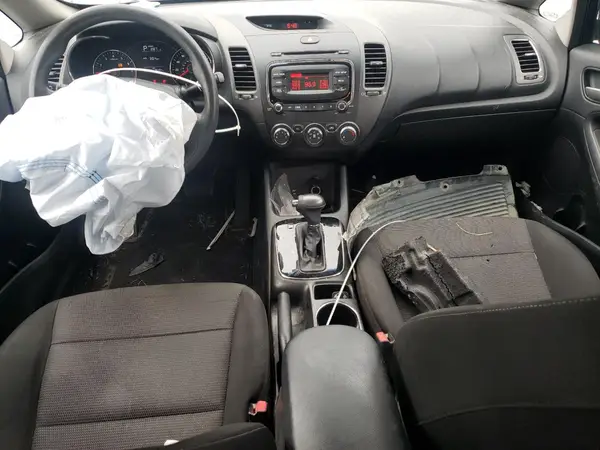 3KPFK4A74JE258165 2018 KIA FORTE - Image 8