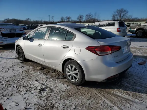 3KPFK4A74JE260157 2018 KIA FORTE - Image 2