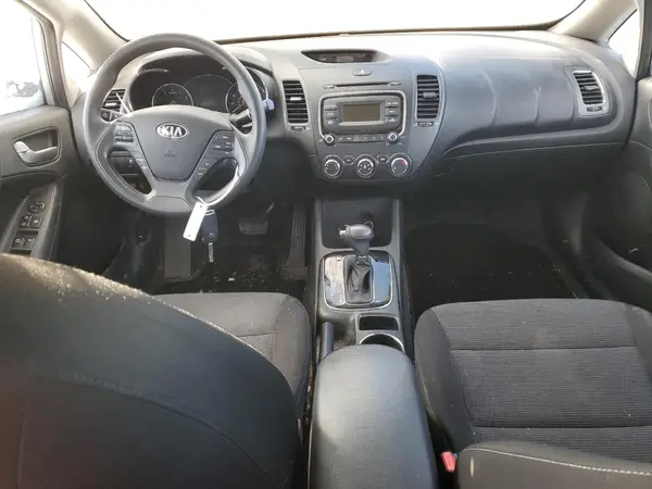 3KPFK4A74JE260157 2018 KIA FORTE - Image 8