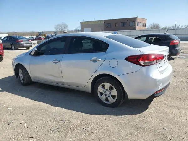 3KPFK4A74JE260935 2018 KIA FORTE - Image 2