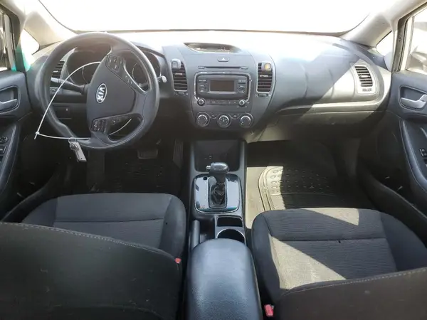 3KPFK4A74JE260935 2018 KIA FORTE - Image 8