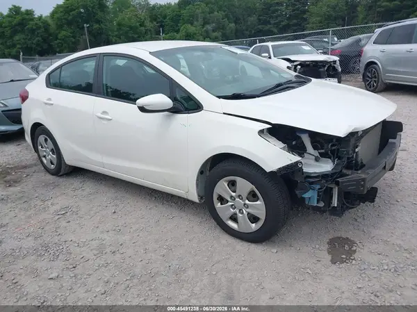 3KPFK4A74JE263284 2018 KIA FORTE - Image 1