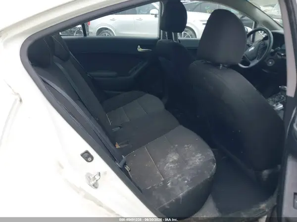3KPFK4A74JE263284 2018 KIA FORTE - Image 8