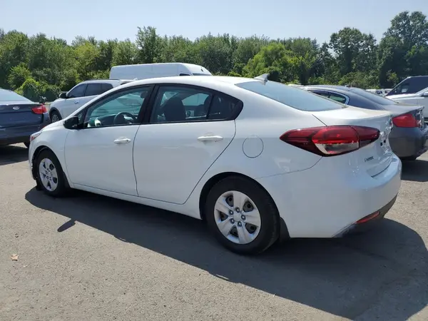 3KPFK4A74JE263382 2018 KIA FORTE - Image 2