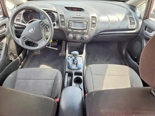 3KPFK4A74JE264046 2018 KIA FORTE - Image 8