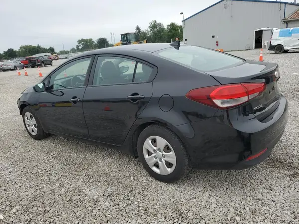 3KPFK4A74JE264385 2018 KIA FORTE - Image 2