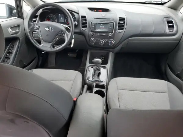 3KPFK4A74JE264385 2018 KIA FORTE - Image 8
