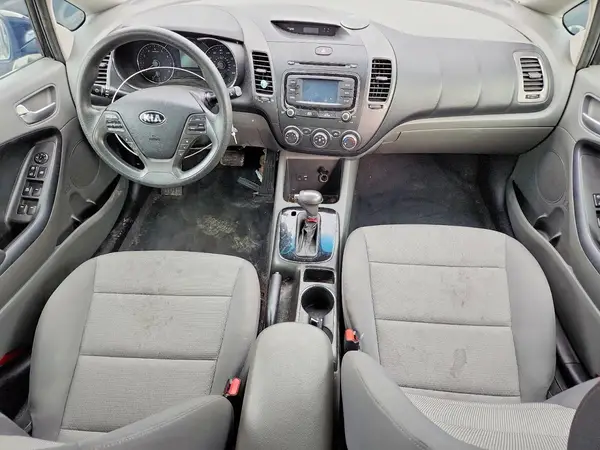 3KPFK4A74JE264709 2018 KIA FORTE - Image 8