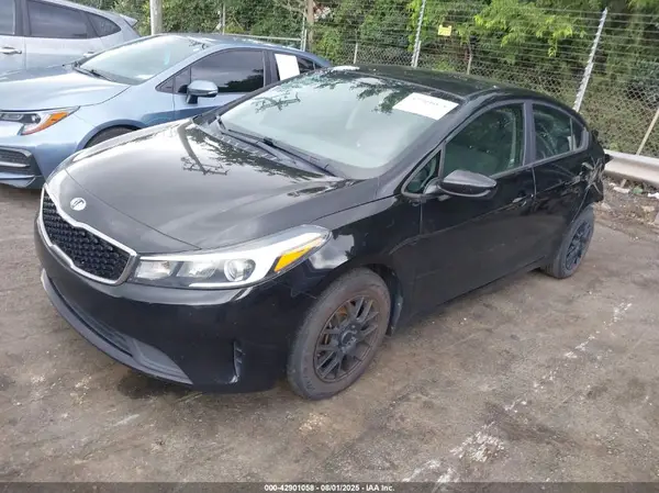 3KPFK4A74JE264788 2018 KIA FORTE - Image 2