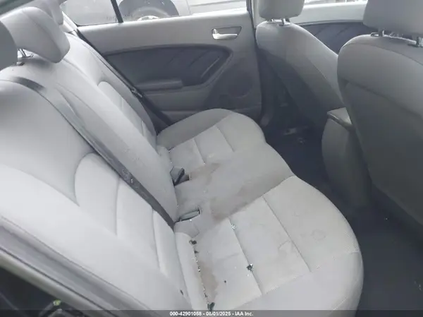 3KPFK4A74JE264788 2018 KIA FORTE - Image 8