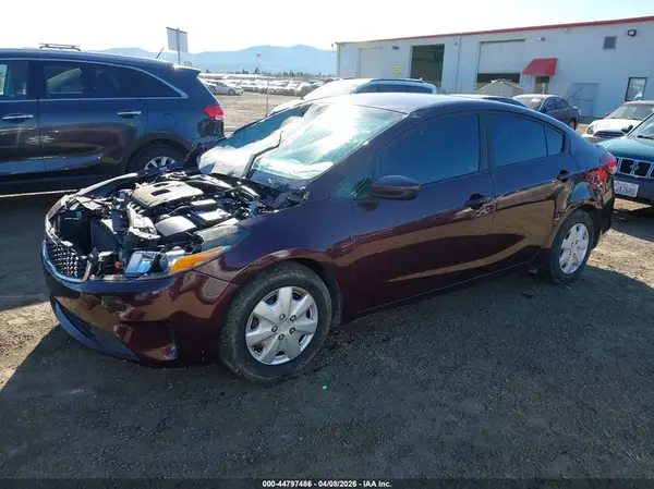3KPFK4A74JE265813 2018 KIA FORTE - Image 2