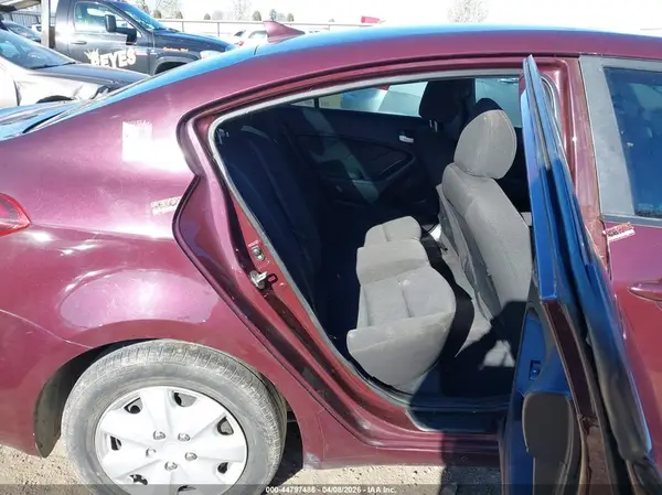 3KPFK4A74JE265813 2018 KIA FORTE - Image 8