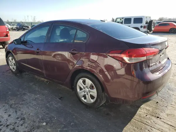 3KPFK4A74JE266315 2018 KIA FORTE - Image 2