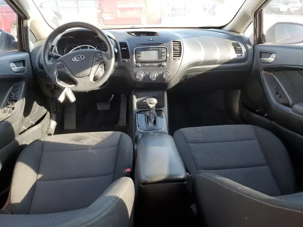 3KPFK4A74JE266315 2018 KIA FORTE - Image 8